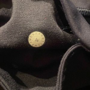 NWOT Lululemon leggings train times size 4 navy